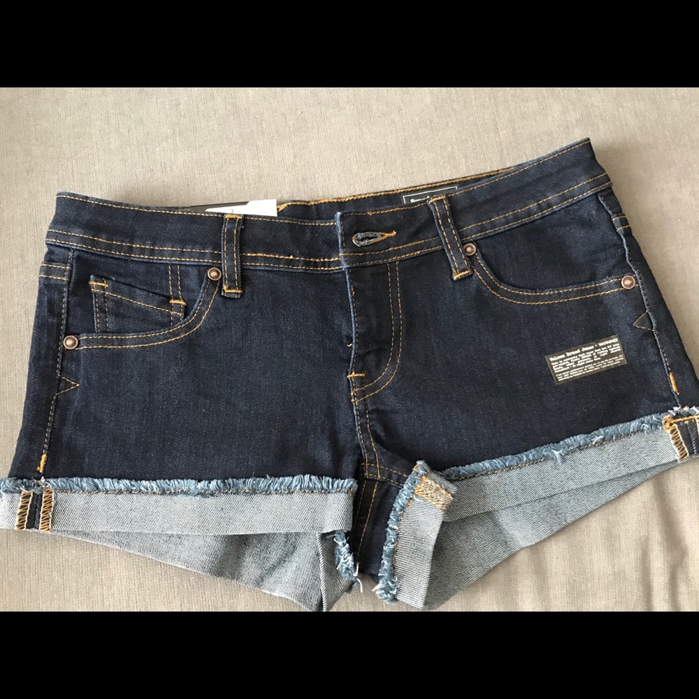 NWT Volcom Size 3 short dark rinse shorts